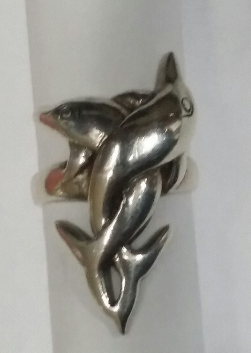 Embracing Dolphins Sterling Silver 925 – 5.4 gram Ring, finger size 4