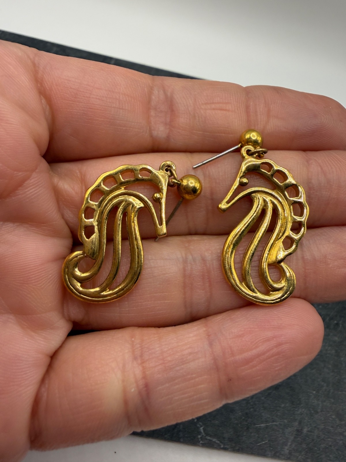 Vintage Gold Tone Seahorse Dangle Earrings Nautical Ocean Beach Boho Retro