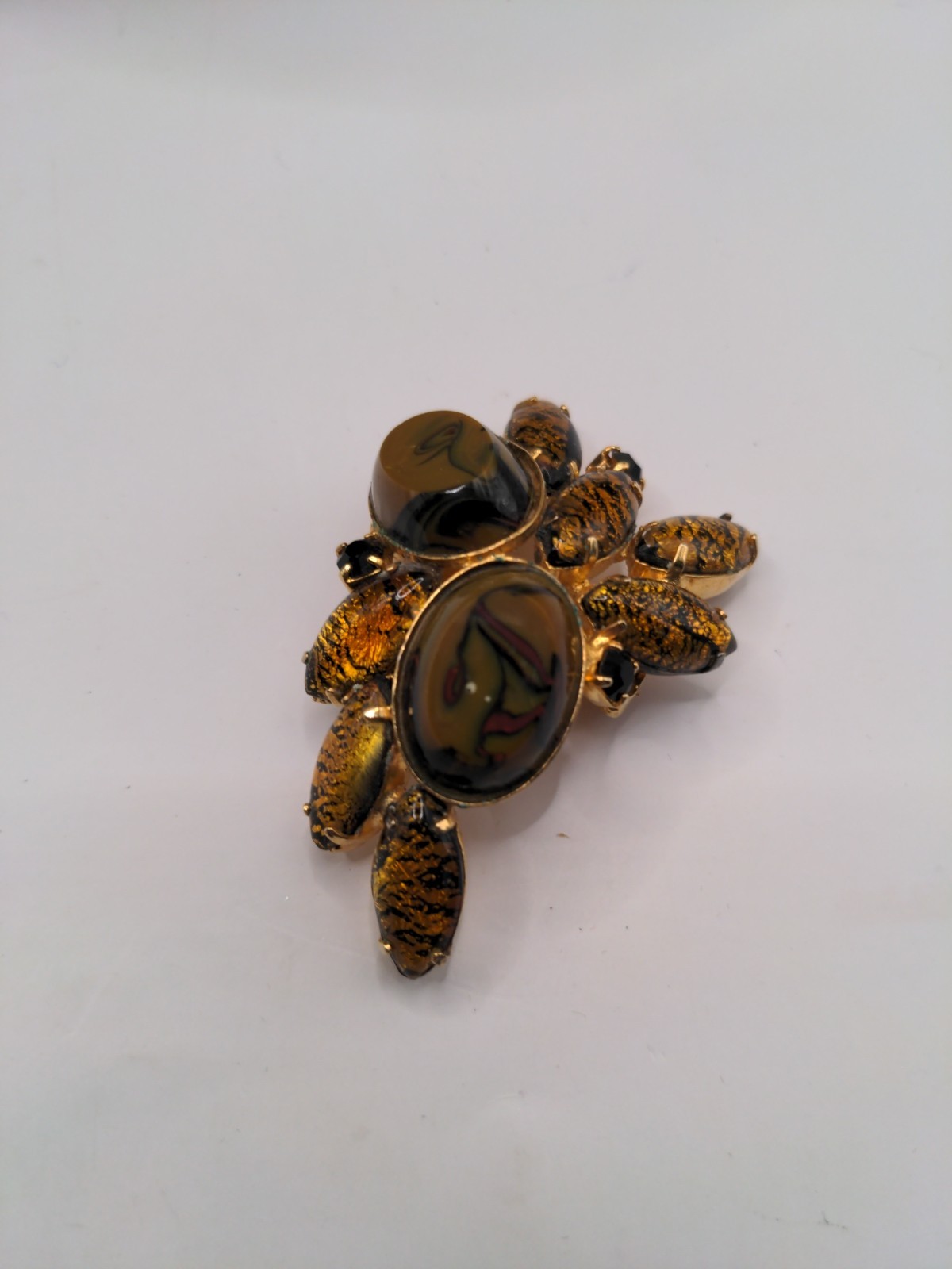 VINTAGE ESTATE JEWELRY MARBLED GLASS FOIL RHINSTONE AMBER COLOR BROOCH PIN