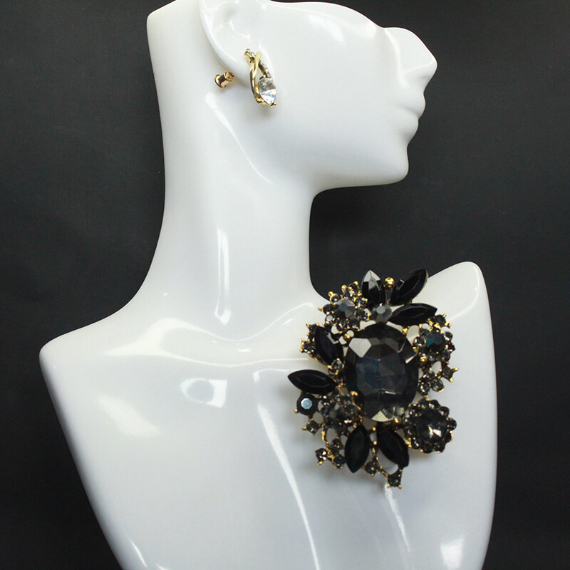 Vintage Luxury Crystal Glass Black Rhinestone Corsage Brooch Collar Pin