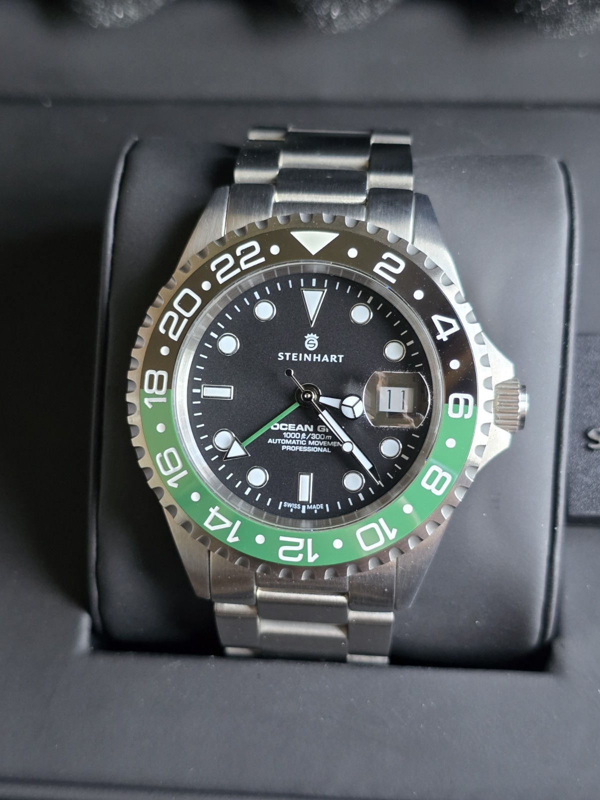 Steinhart Ocean One GMT Micro Adjust Clasp Green/Black Ceramic Bezel 42mm