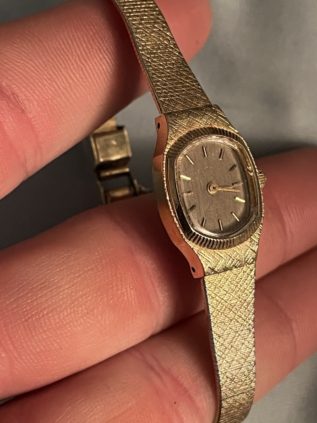 Vintage 1983 Bulova Ladies Gold Tone Goddess Of Time Watch Women’s