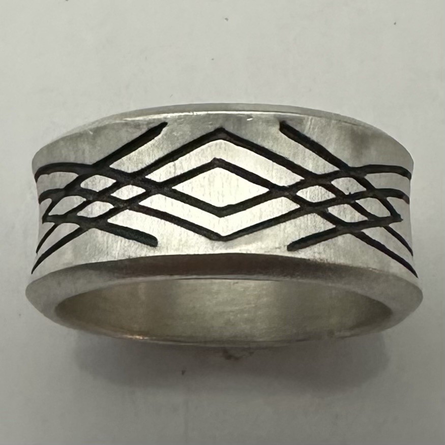 MJG STERLING SILVER PINSTRIPE WEDDING RING. STYLE #1 . ENGRAVED . SZ 10 ONLY