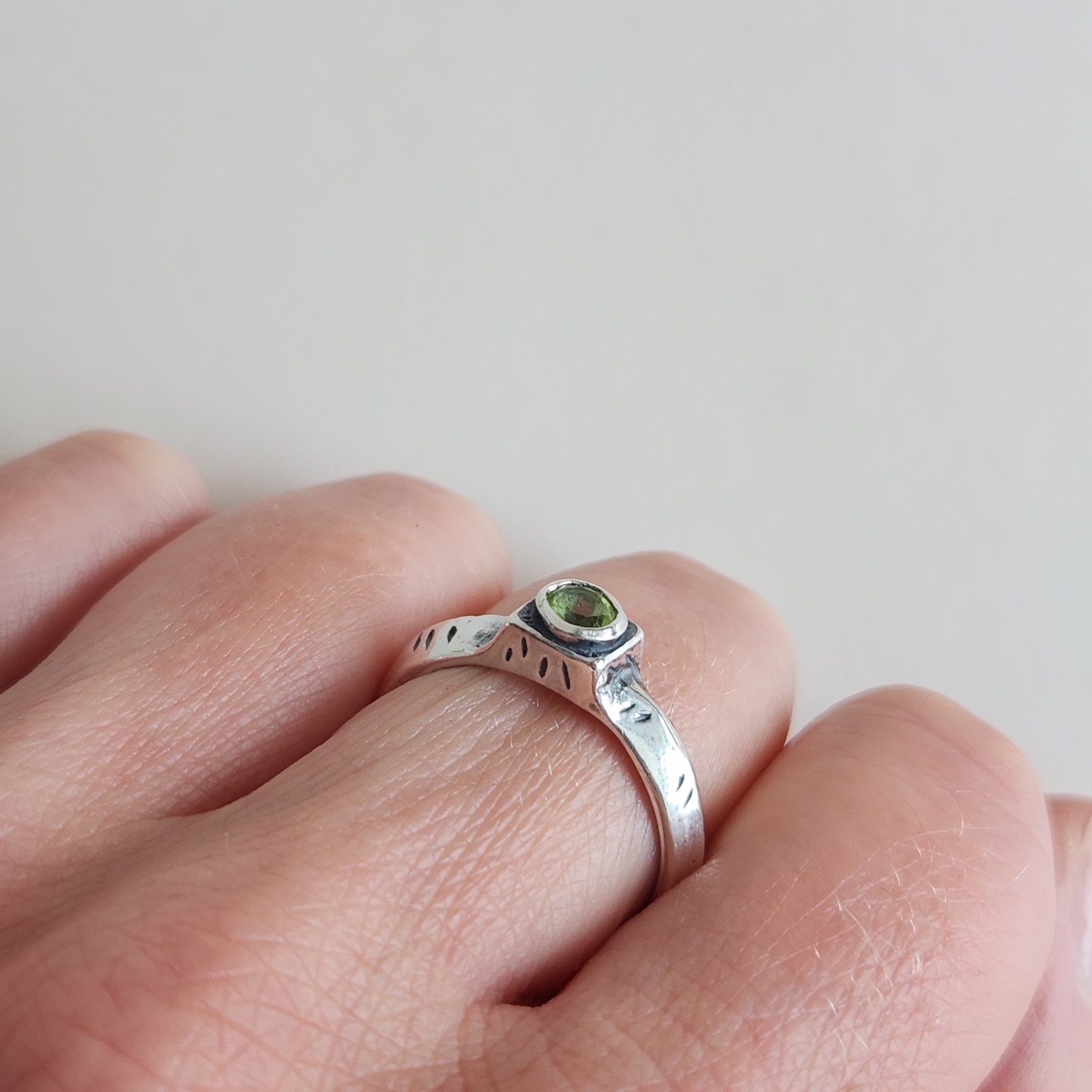 Silpada Sterling Silver Peridot Ring – Size 8.5 – Logo & 925 Stamp