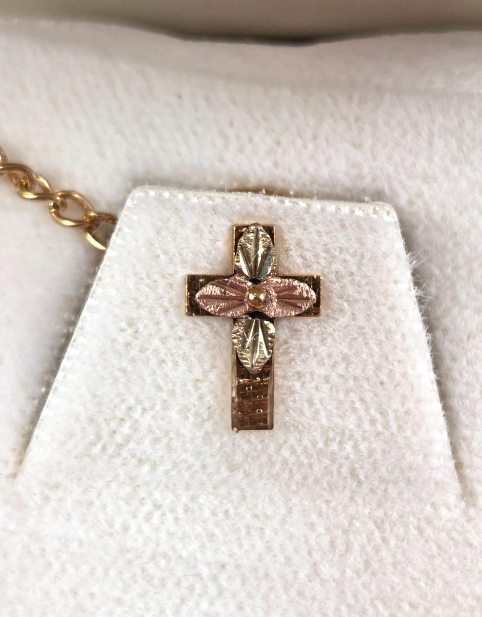 Landstrom’s 10K Black Hills Gold Cross Tie Tack/Pin – NIB (R775)