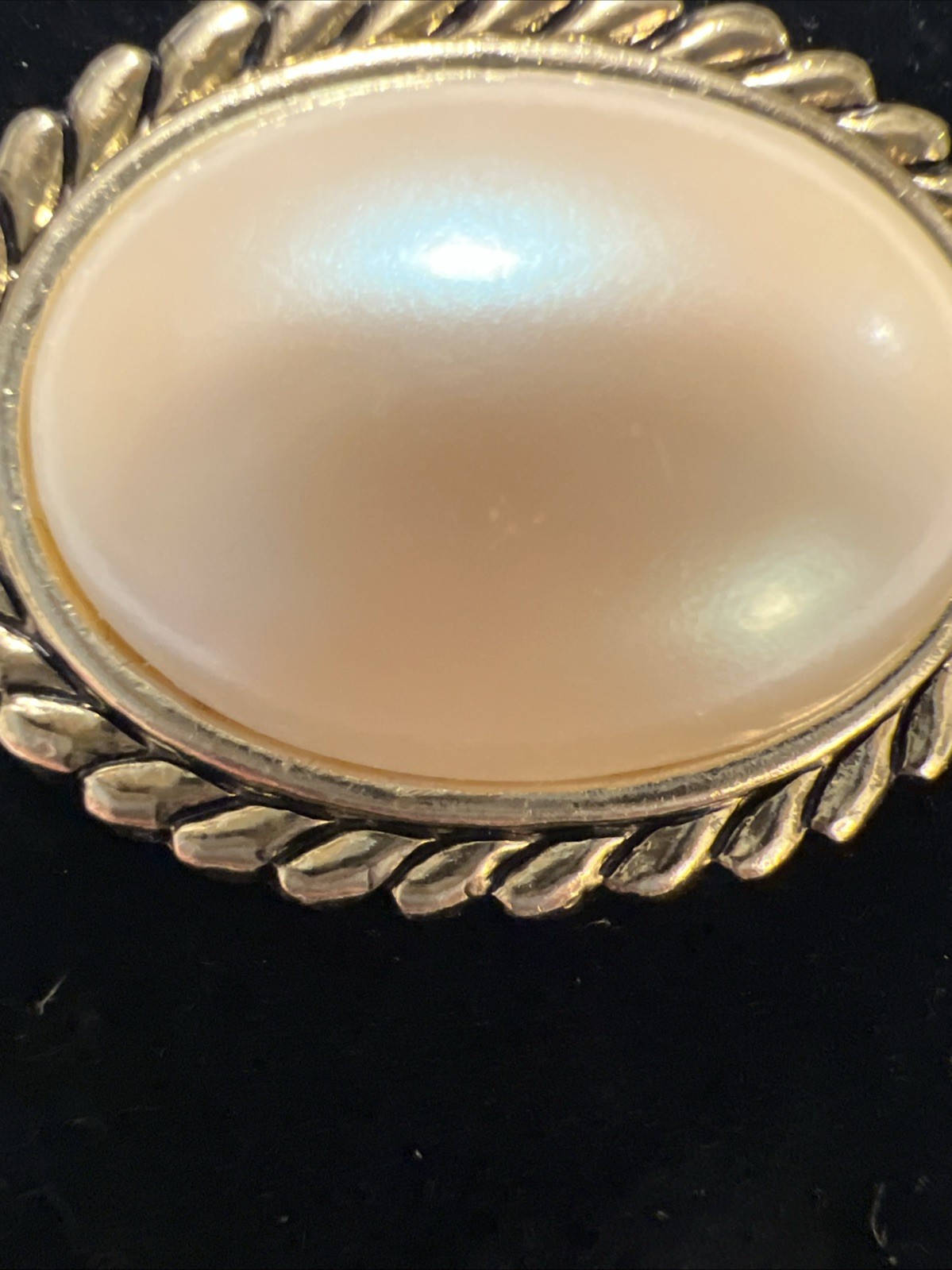 Vintage Tana Scarf Clip Gold Tone Filigree Faux Pearl Signed Stunning✨