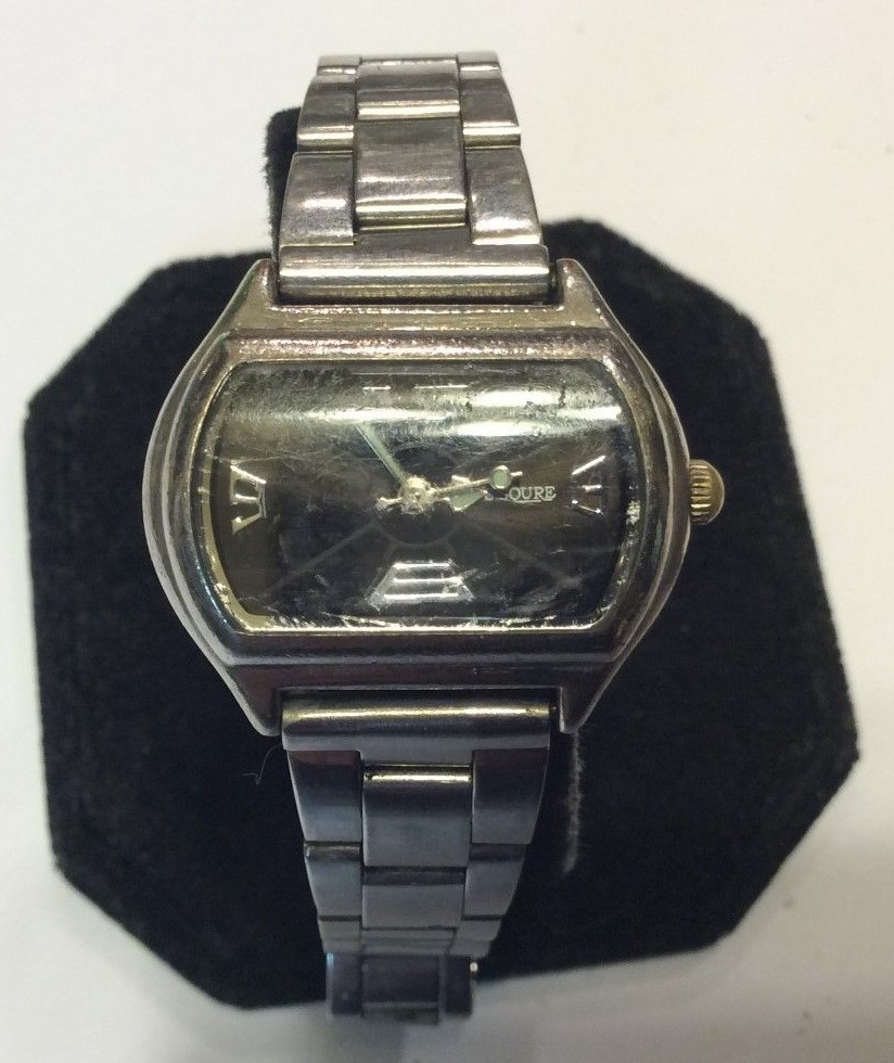 Collectible S 2 Squre womens watch,runs good has wear/age,bold silver tone L497
