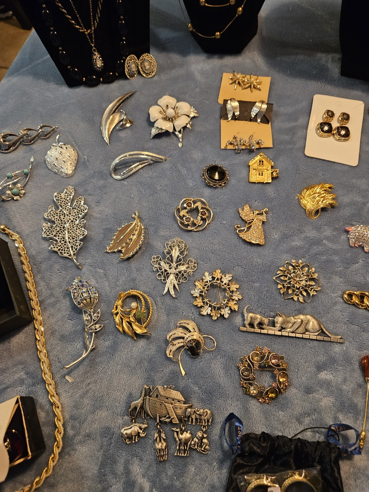 Vintage Jewelry lot Signed-Unsigned 1/2 Lbs 8-15 Very Nice Pieces.