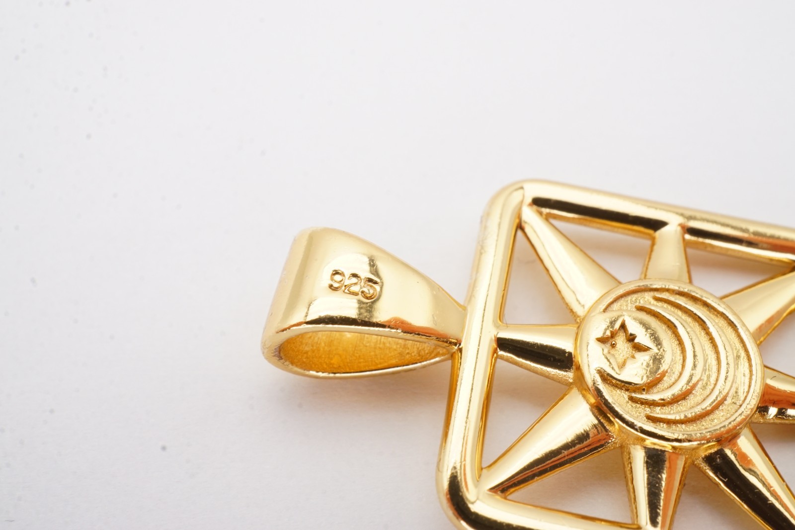 Jane Win Gold Plated Sterling Silver 925 Star Pendant