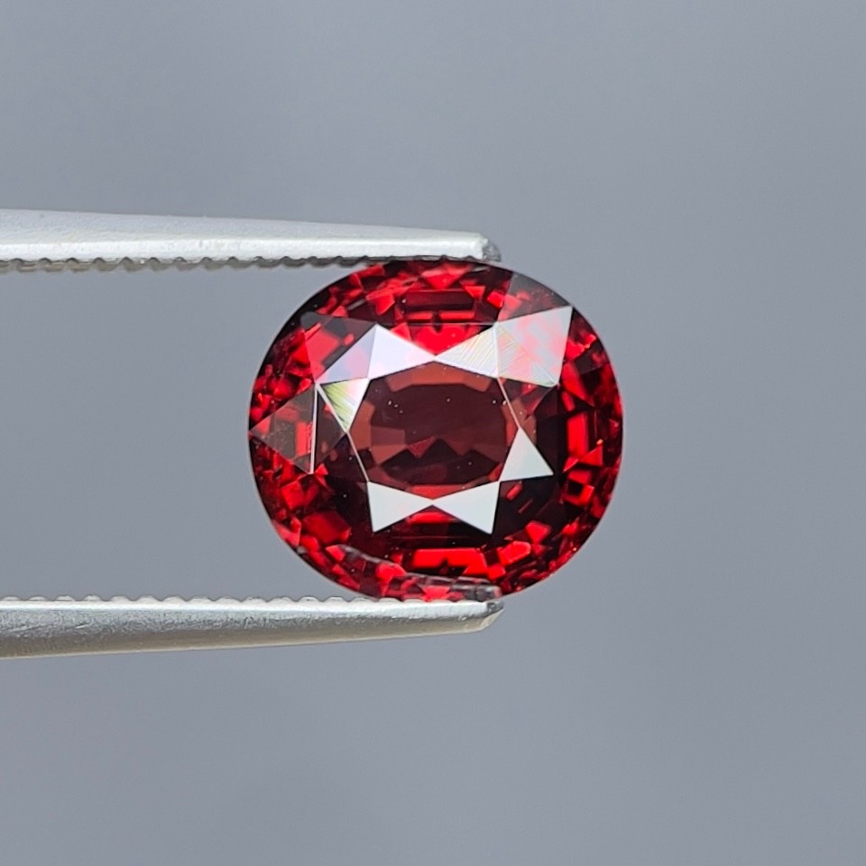 Natural Rhodolite Garnet 2.70 ct / Madagascar