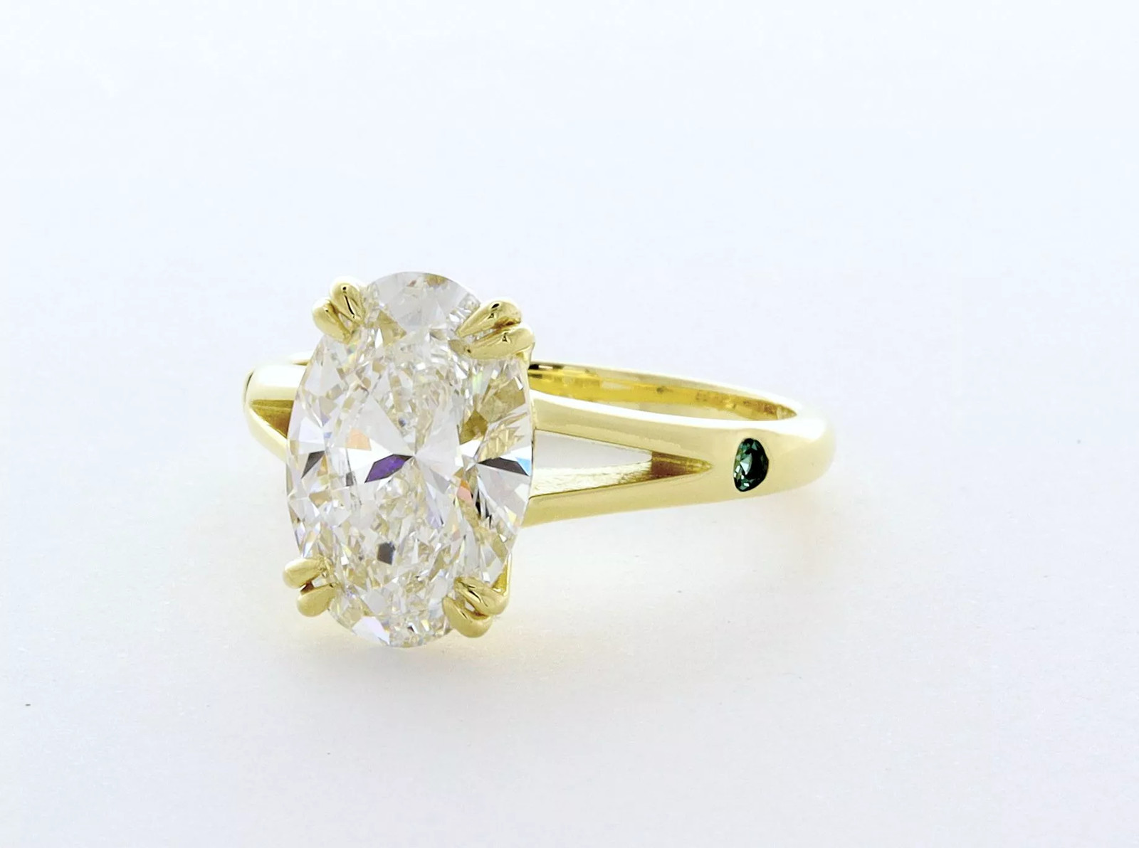 Solid 18K Gold Solitaire Engagement Ring 3.17 Carat Oval Lab-Grown Diamond H VS1