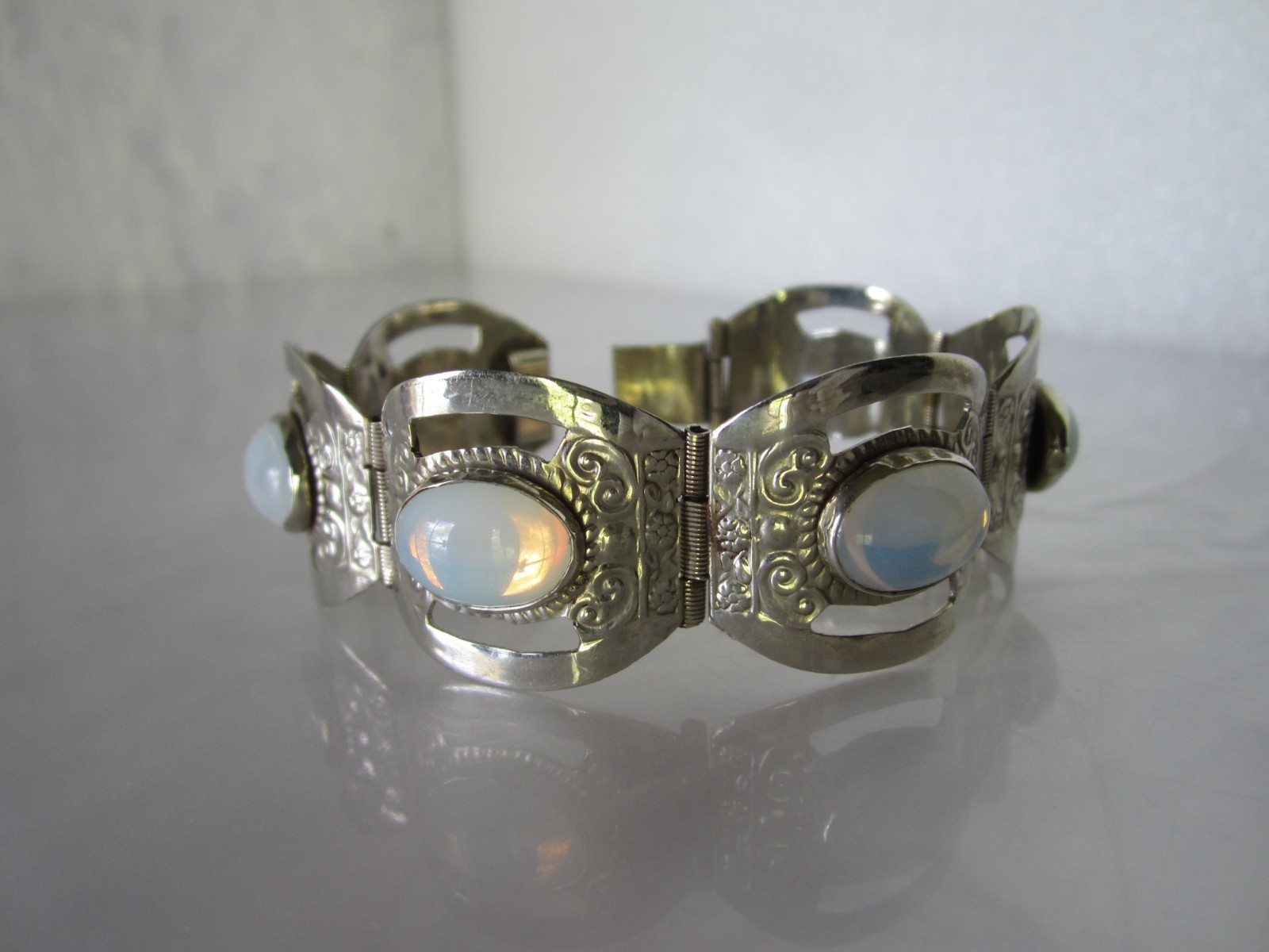 VTG 1960’s TAXCO MEXICO SOLID STERLING SILVER FAUX OPAL / WHITE OPALITE BRACELET