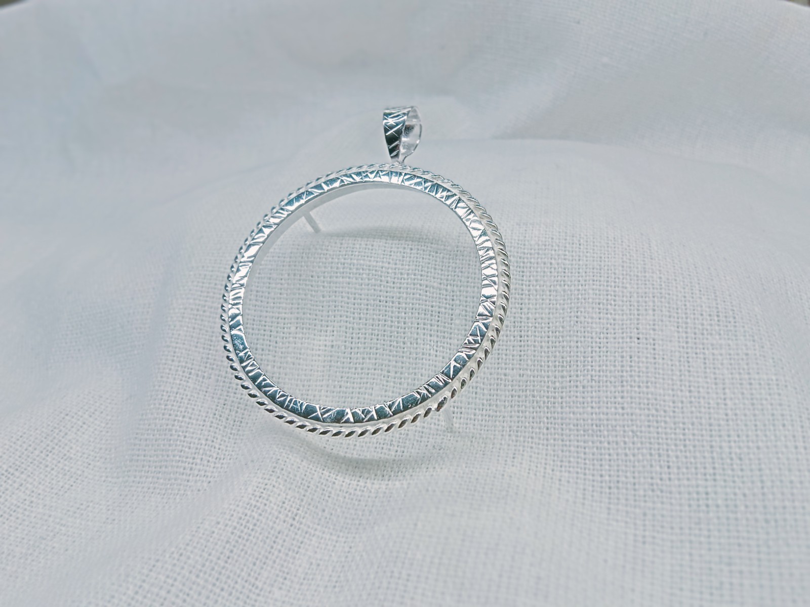 Unique Design Frame Sterling Silver, Round Twisted bezel, Prong Setting Bezel