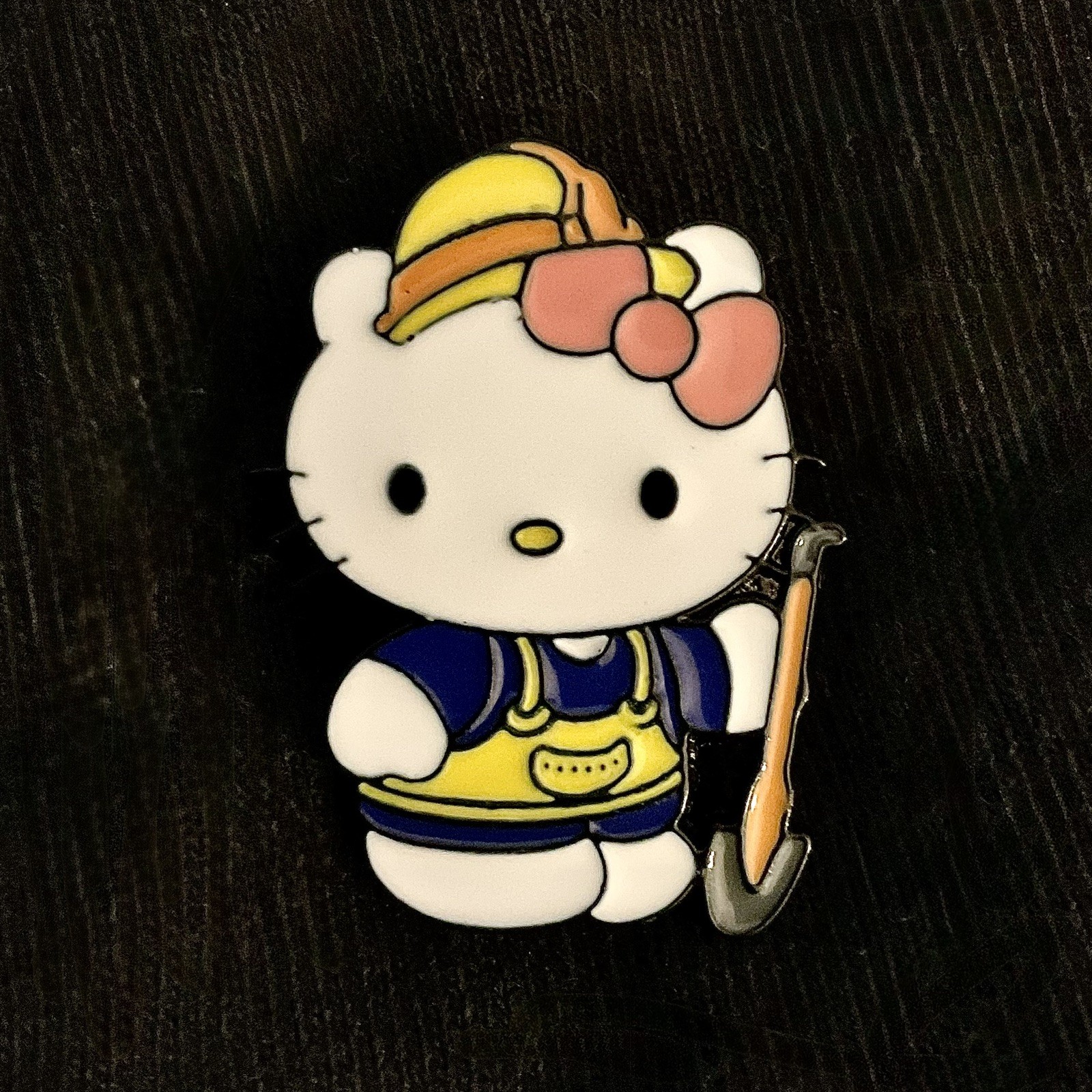 Construction Worker W/ Shovel, Hello Kitty, Sanrio, Enamel, Alloy, Pin, Brooch.