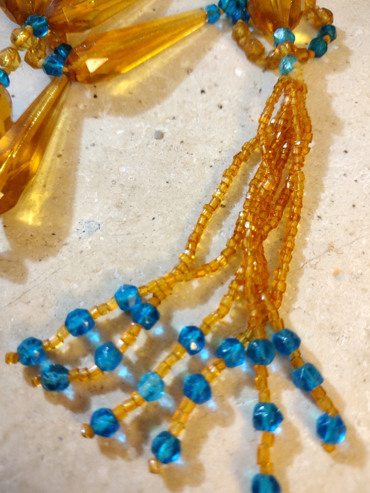 Authentic 1920s Art Deco Hand-Knotted Molded Glass Sautoir Flapper Necklace