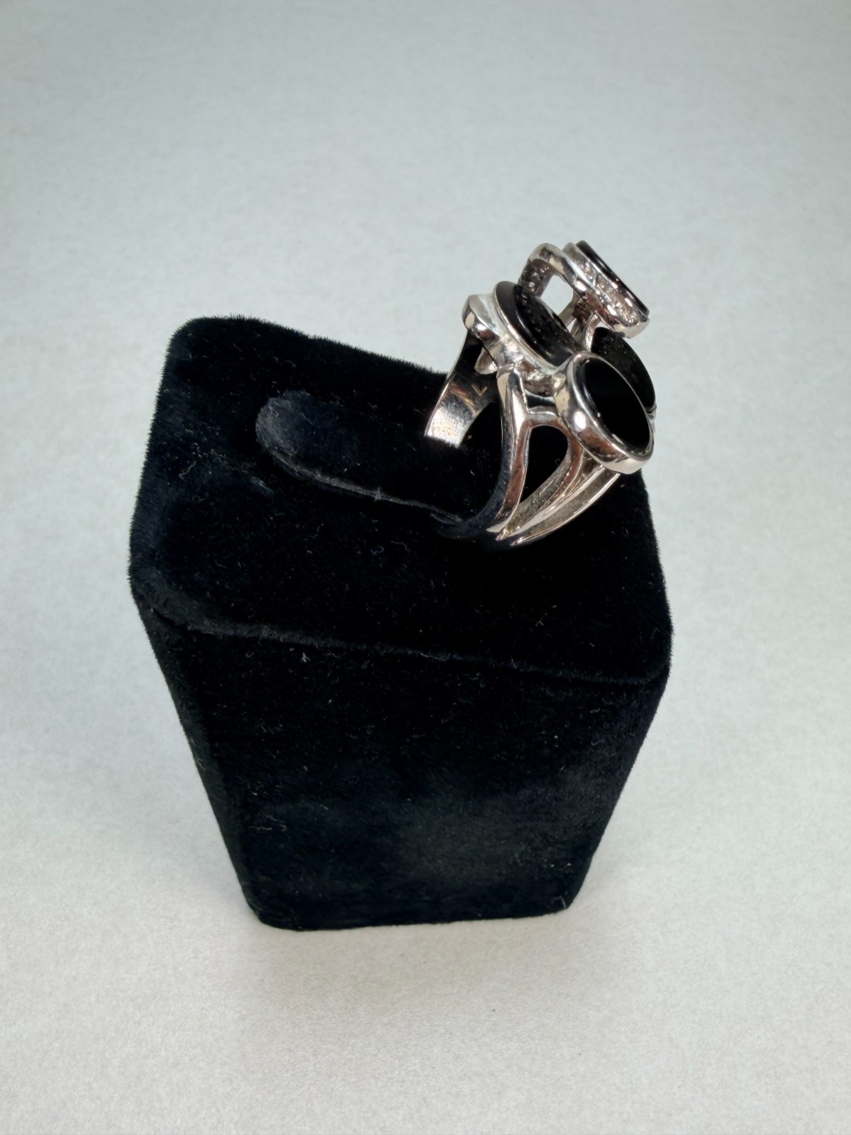 Modern Black Onyx Rhinestone Statement Ring Silver Tone Fashion Ring Size 7