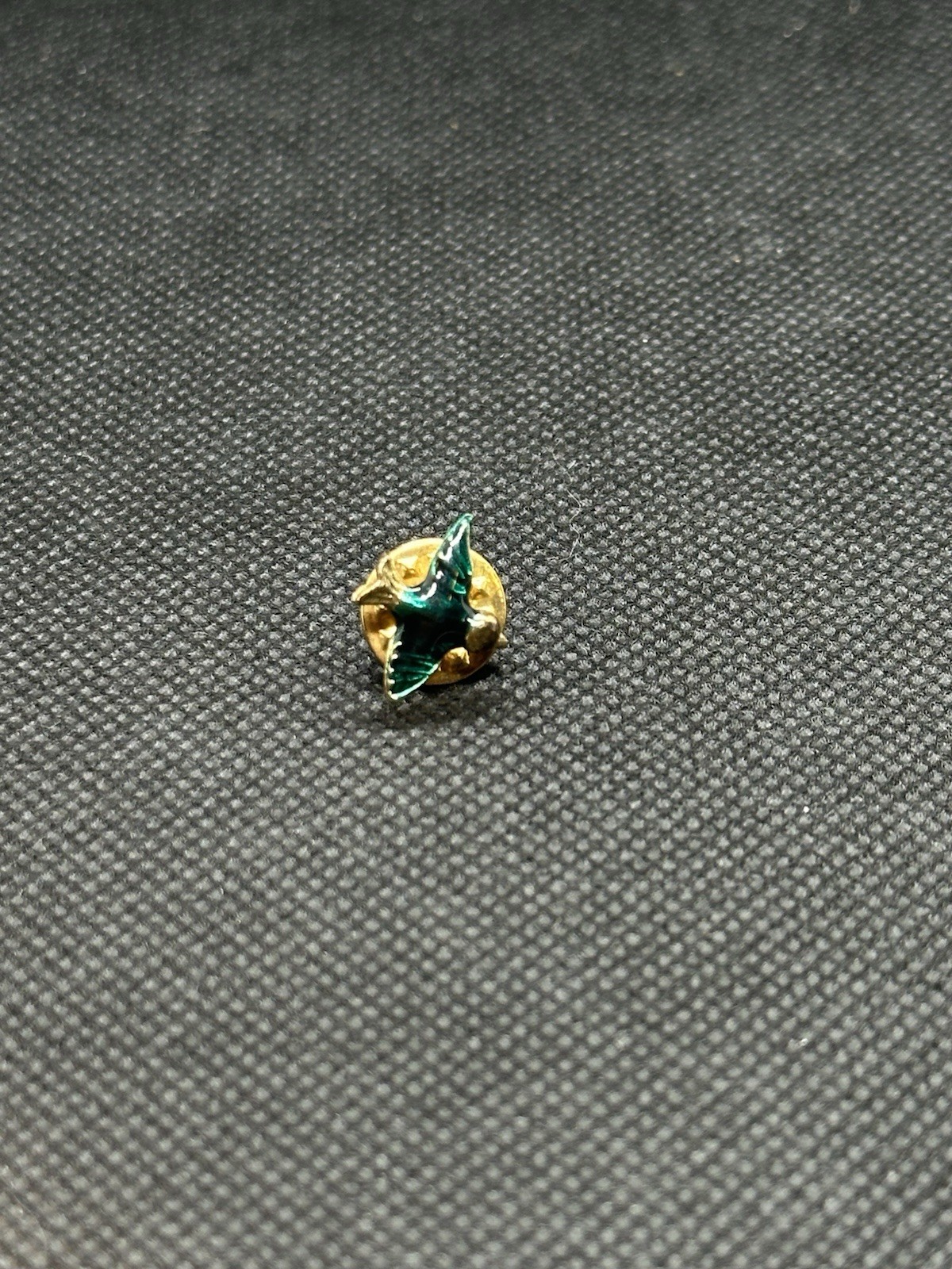 Vintage Green Enamel Bird Pin Brooch, Gold, Butterfly Clutch Back 0.5 in