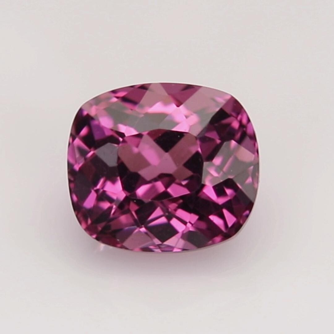 1.12 carats – Fine Grade Purplish Pink Natural Malaya Garnet Cushion 25023610