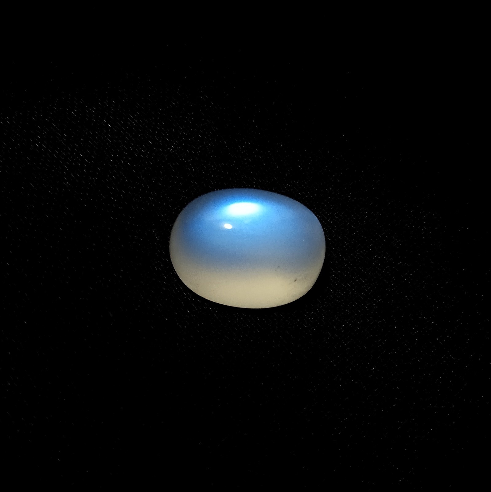 7.5 Carat Natural Top Blue Sheen Color Rainbow Moonstone Oval Shape Cabochon