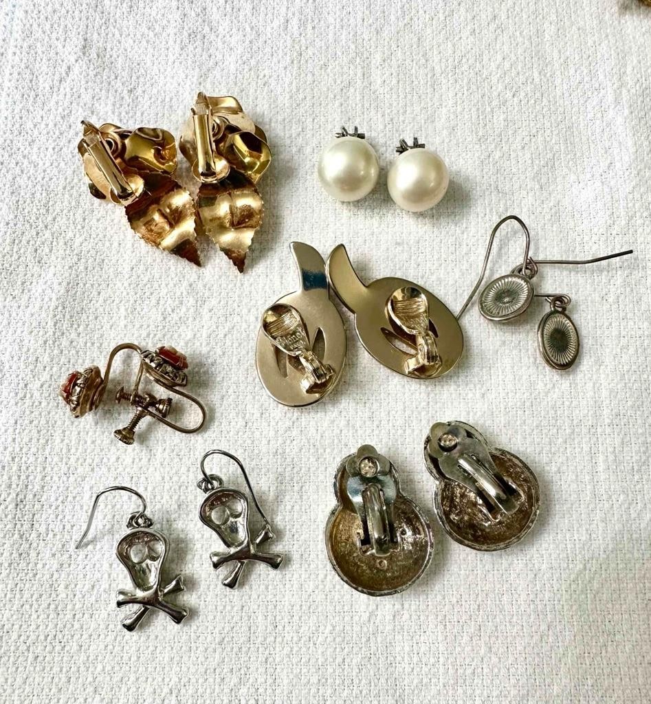 Vntg 31 Pieces Mixed Lot Wearable/Art Jewelry Brooches Earrings Etc Collection C