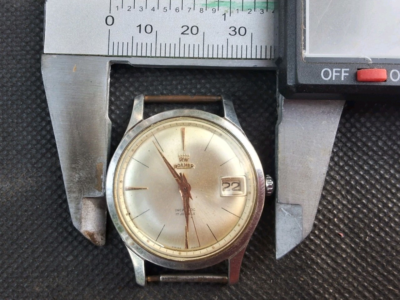 Vintage Roamer Manual Wind Date 17 Jewels Swiss Made Wrist Wrist Watch 35 mm.
