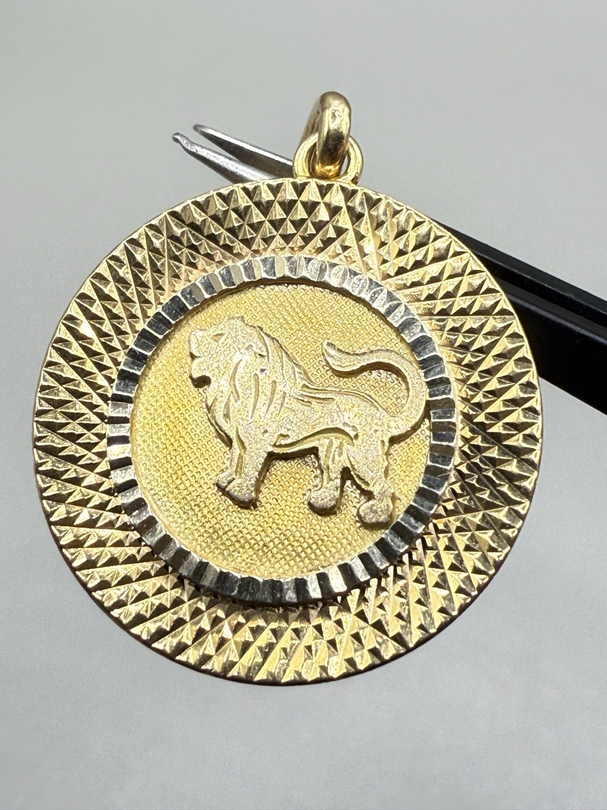 ATQ 18k 750 Solid Yellow Gold Leo Zodiac Lion Charm Pendant Heavy Fine Estate