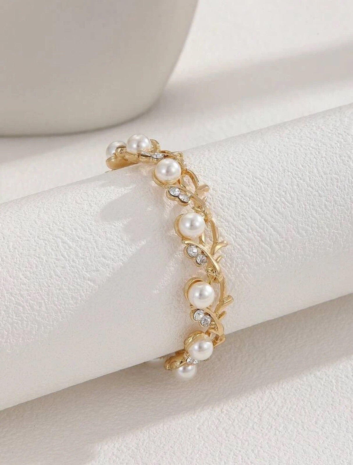 Luxury Zinc Alloy Faux Pearl & Rhinestone Decor Leaf Detail Chain Bracelet Gift