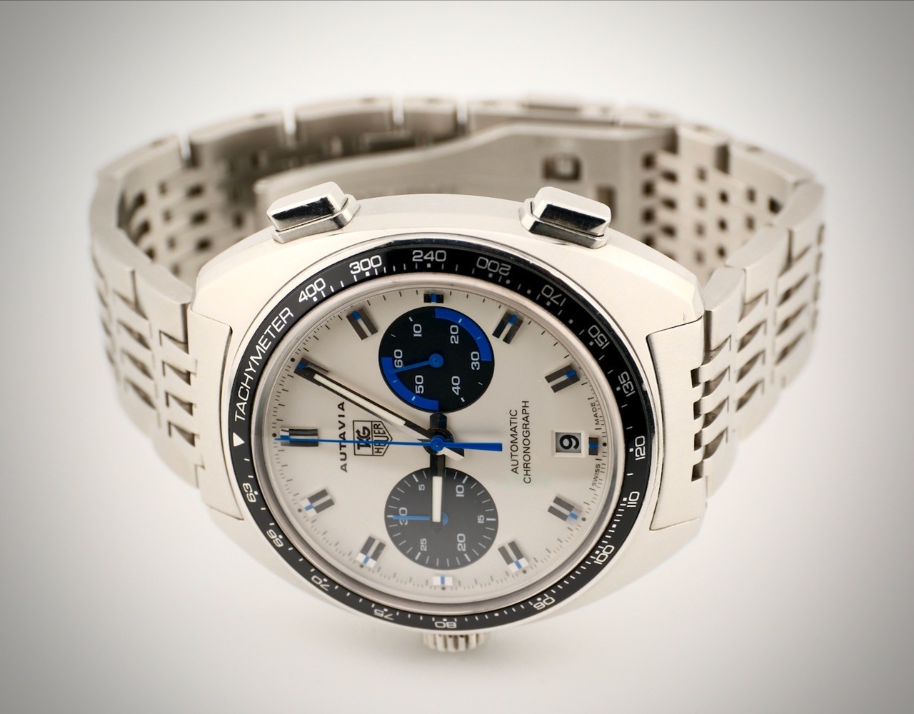 TAG HEUER Autavia chronograph “Jo Siffert” Re-Edition, Box + extra straps