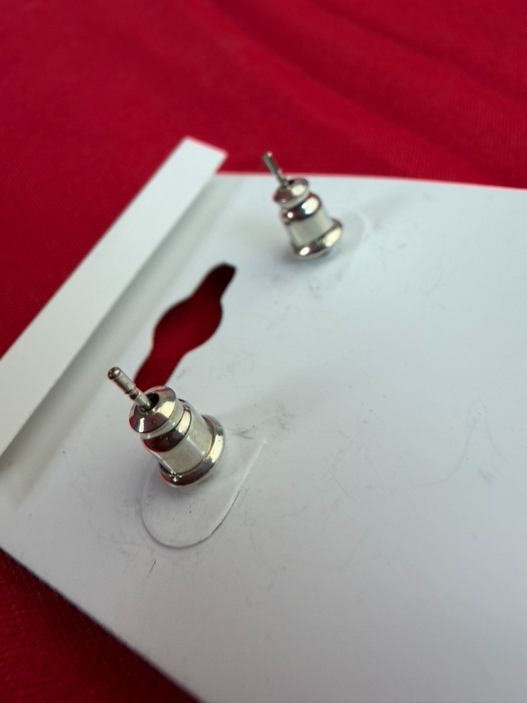 NEW AUSTRiIAN CRYSTAL LEAD FREE MADE IN USA Orange Peach Stud Earrings