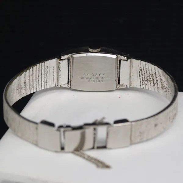 Working Seiko 10-3730 manual winding silver dial with 21 jewels, ladies’ wat
