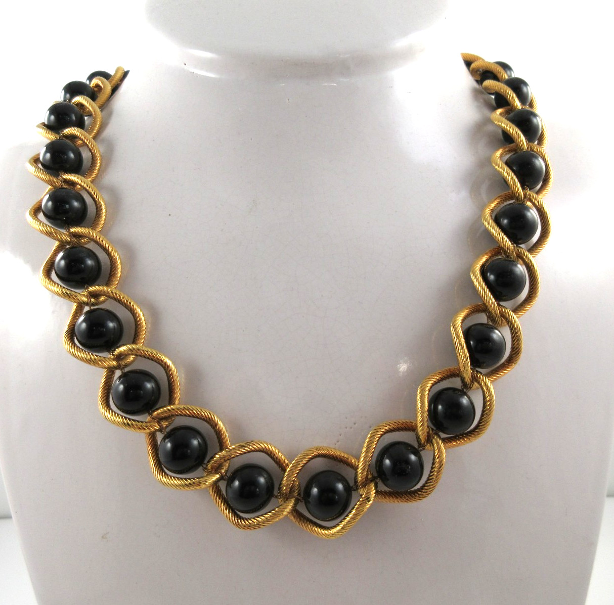LR Lady Remington Gold Tone and Black Bead Necklace 21-1/2″