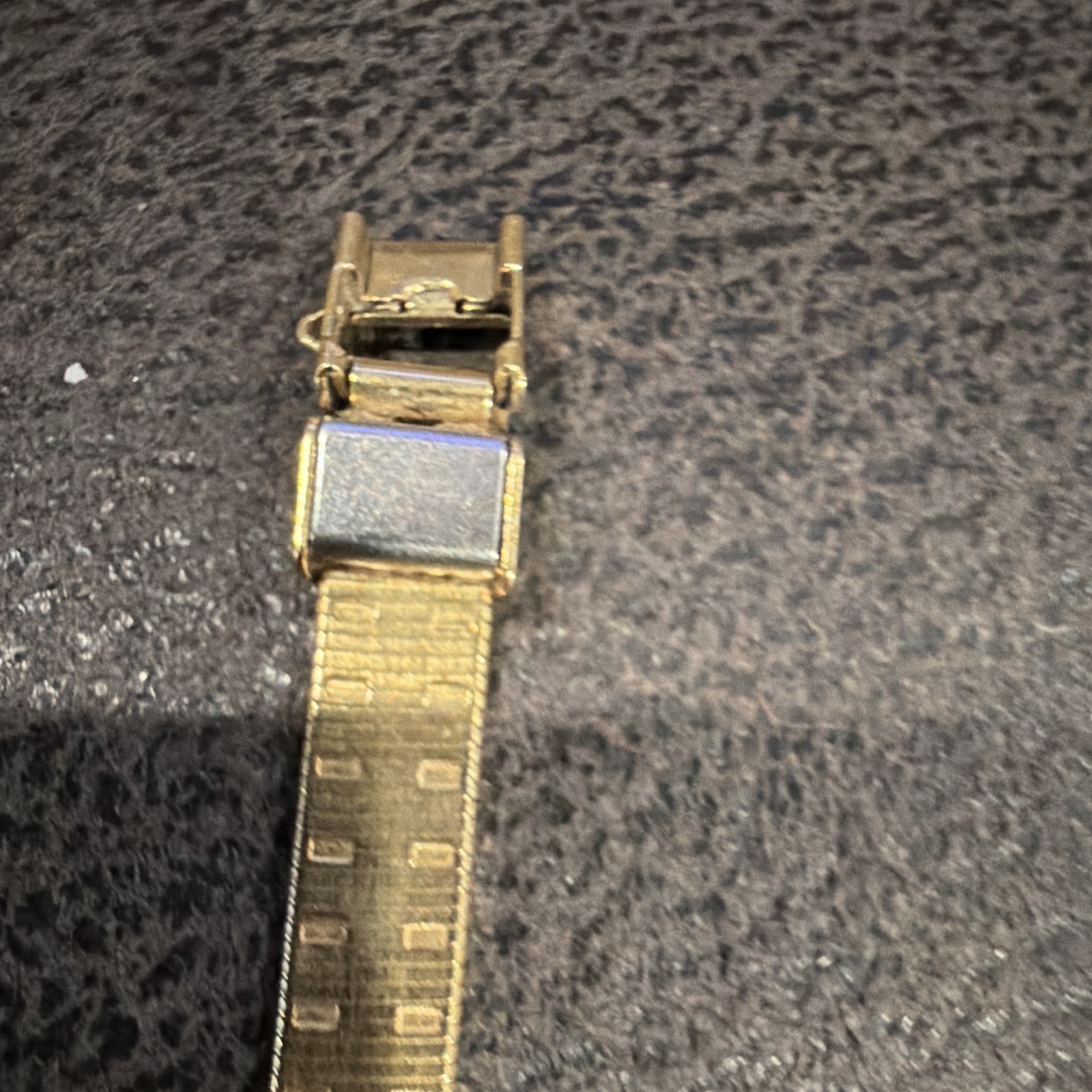 Seiko Quartz Women’s Vintage 1970s Gold Tone Cushion Watch Textured Dial