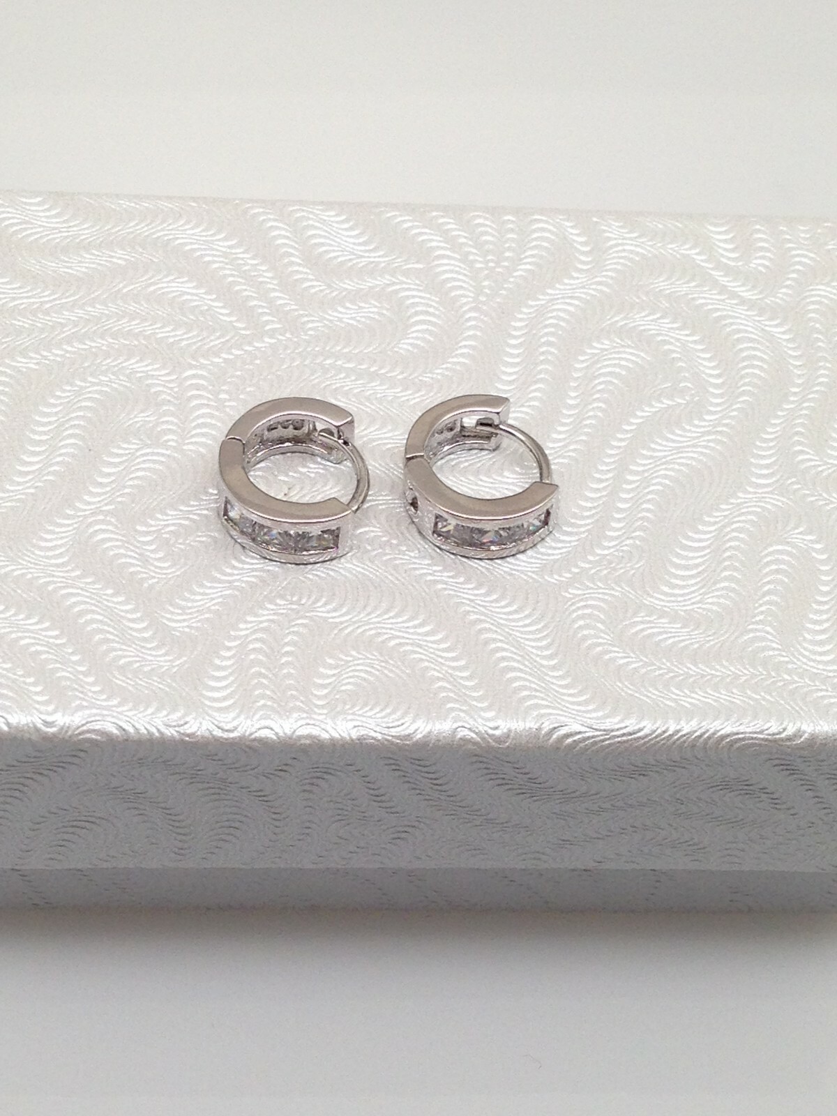 925 Sterling Silver Small Cz Huggie Hoop Earrings Princess Womens Mens 9.5×3.5mm
