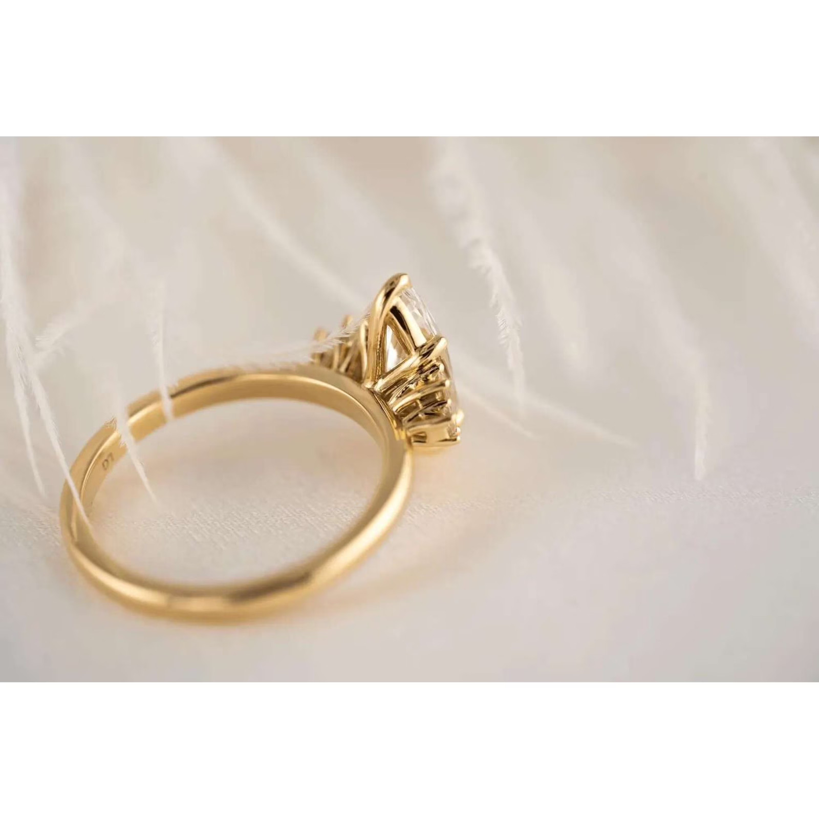 IGI 3.00Ct Marquise Cut EF/VS1 Lab Grown Diamond Engagement Ring 14K Yellow Gold