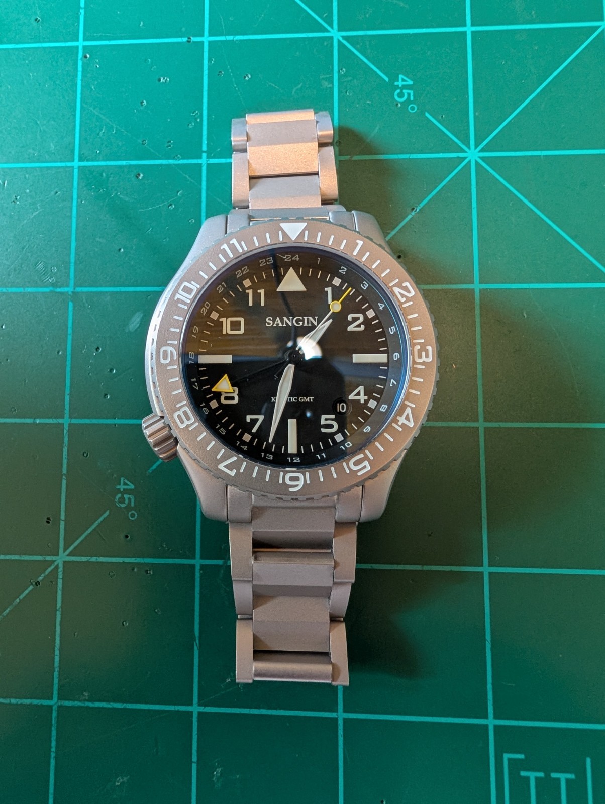 Sangin Instruments Kinetic II Pilot GMT Men’s Watch. 200m Water Resistant.