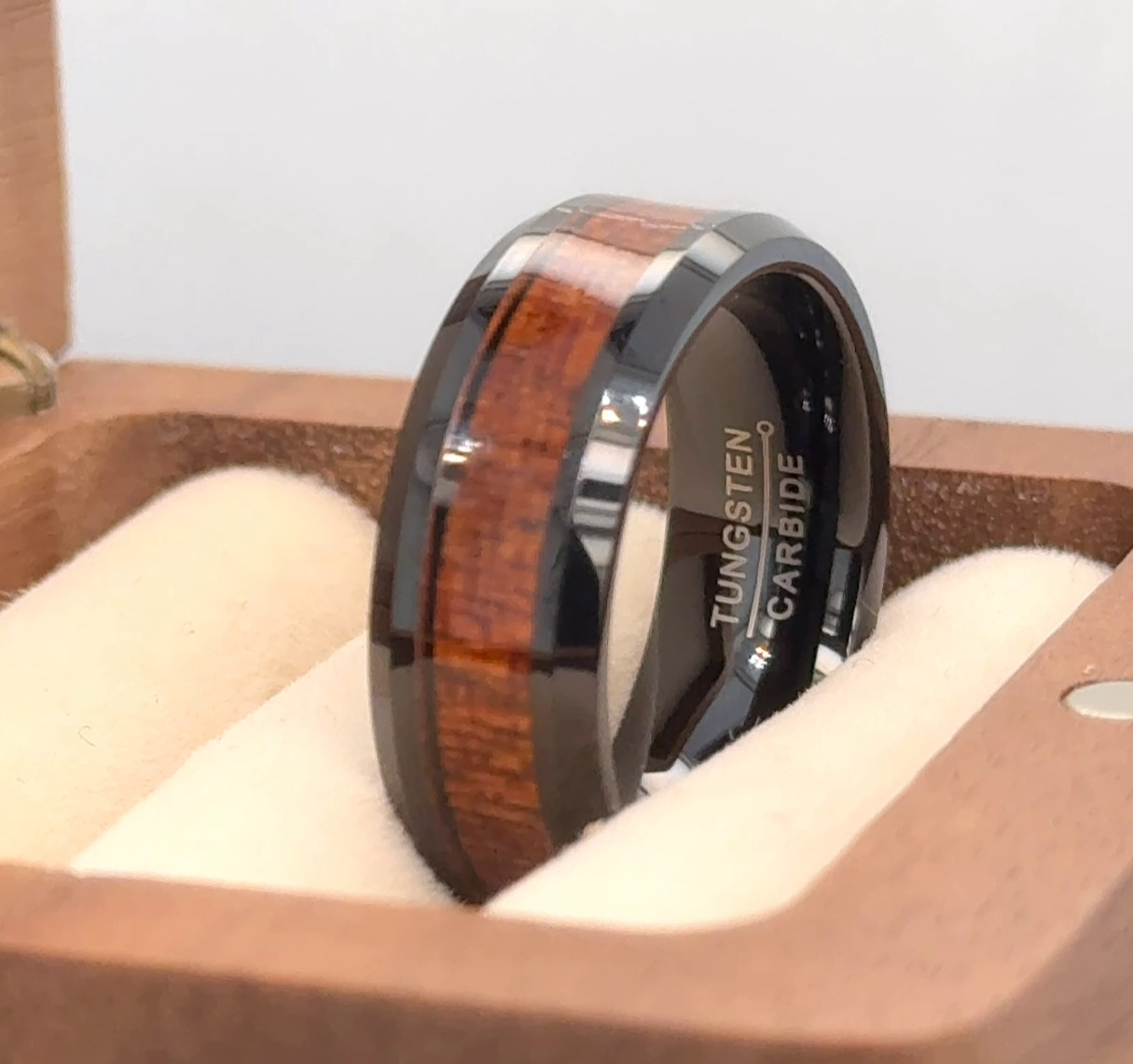 Stylish Black Tungsten Gift Ring with Brown Wood Inlay – Sleek Women’s Band