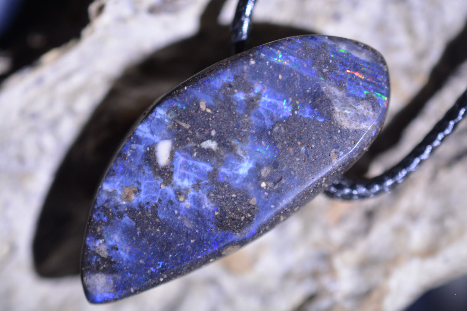 20ct 30x12x7 Rare Multicolor Black Basalt Veta Opal Necklace Honduras Gem