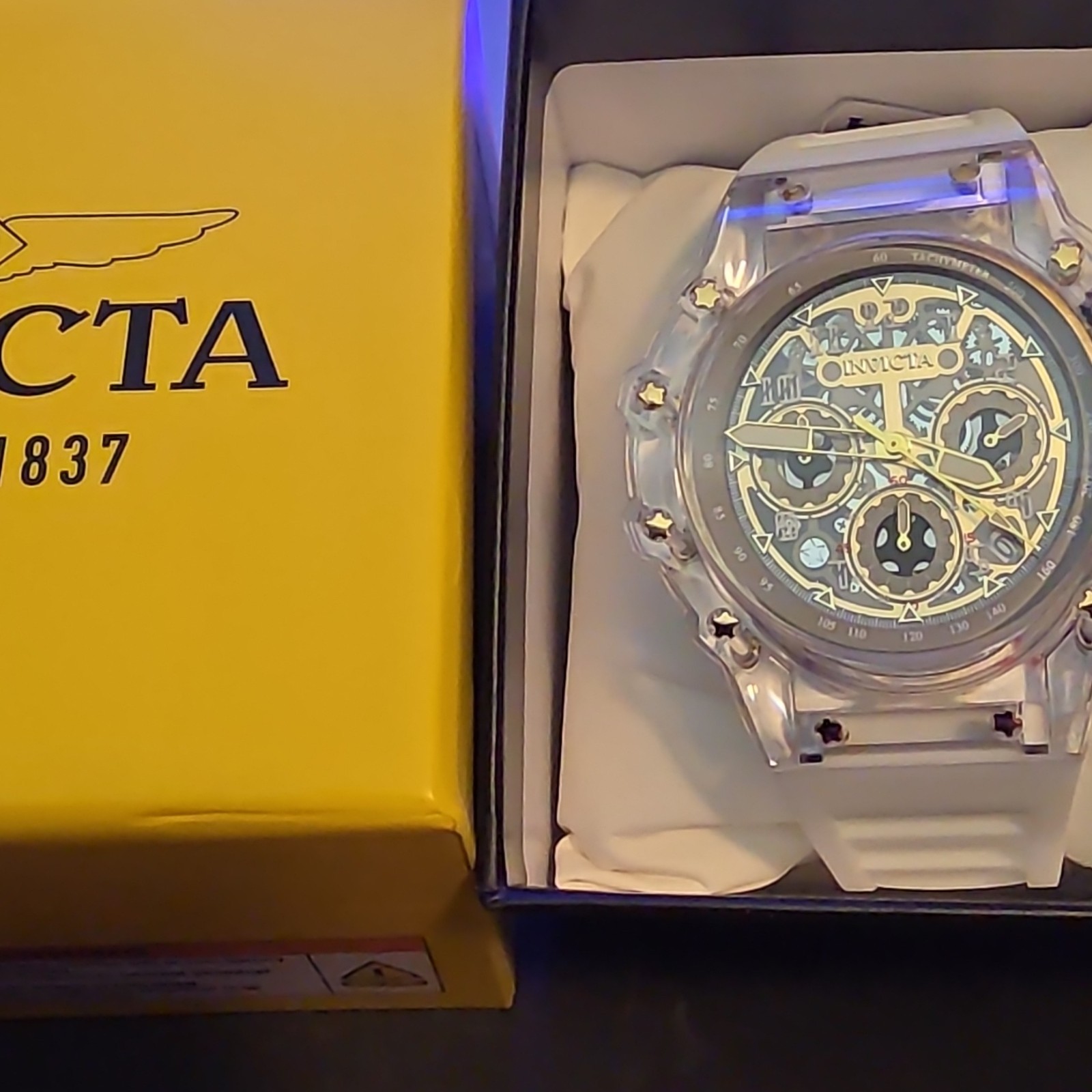Invicta Quartz Chronograph/flame fusion crystal Black/Gold Dial White Strap