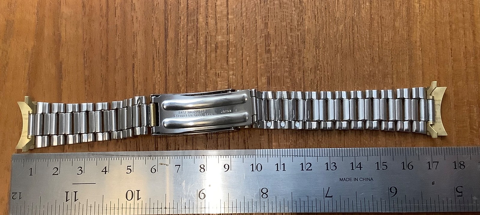 Vintage Seiko Quartz SQ Men’s Gold Tone Fold Over Clasp Watchband 20mm Curve End