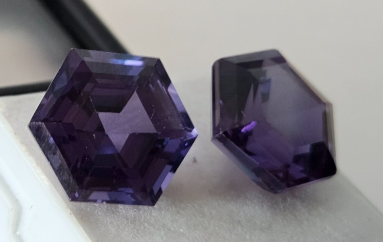 Alexandrite Hexagon Cut 21-22 Ct Colour Changing Natural Pair Gemstone FR-168