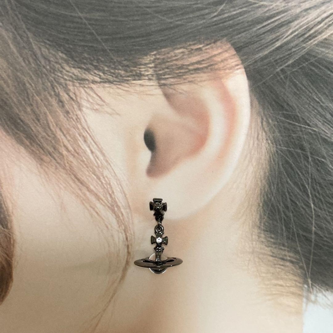 Vivienne Westwood Petite Orb Earrings Gunmetal w/drawstring [E00229