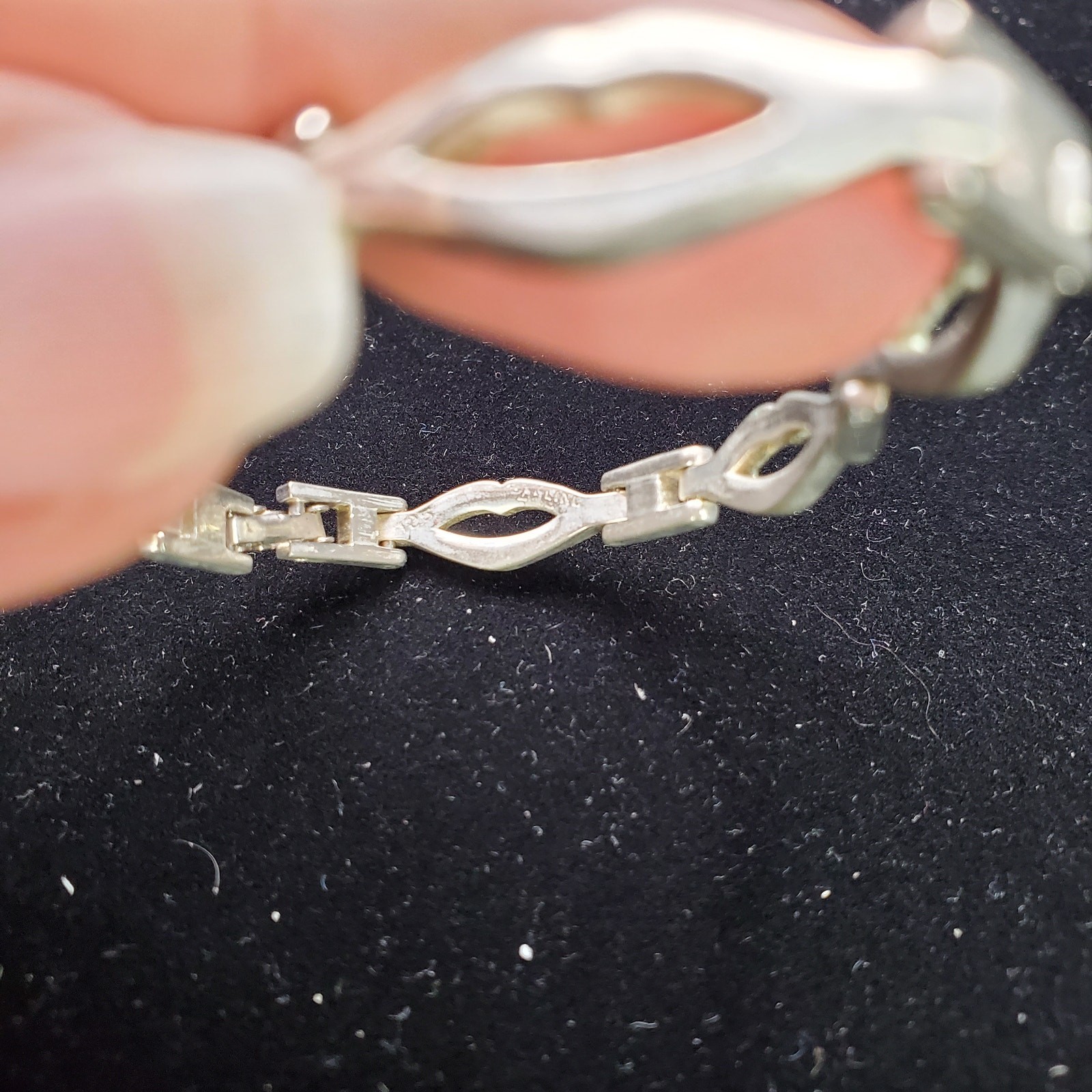 Solid Sterling Silver Kiss Bracelet Fun 7.25″ Inside Links shaped like Lips