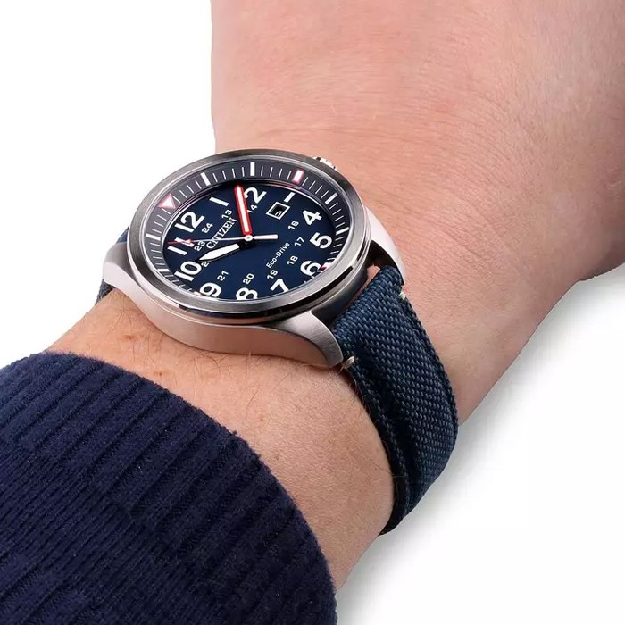 Includes Box CITIZEN Eco Drive Solar AW5000 16L Military Men’s Watch Navy Blue P