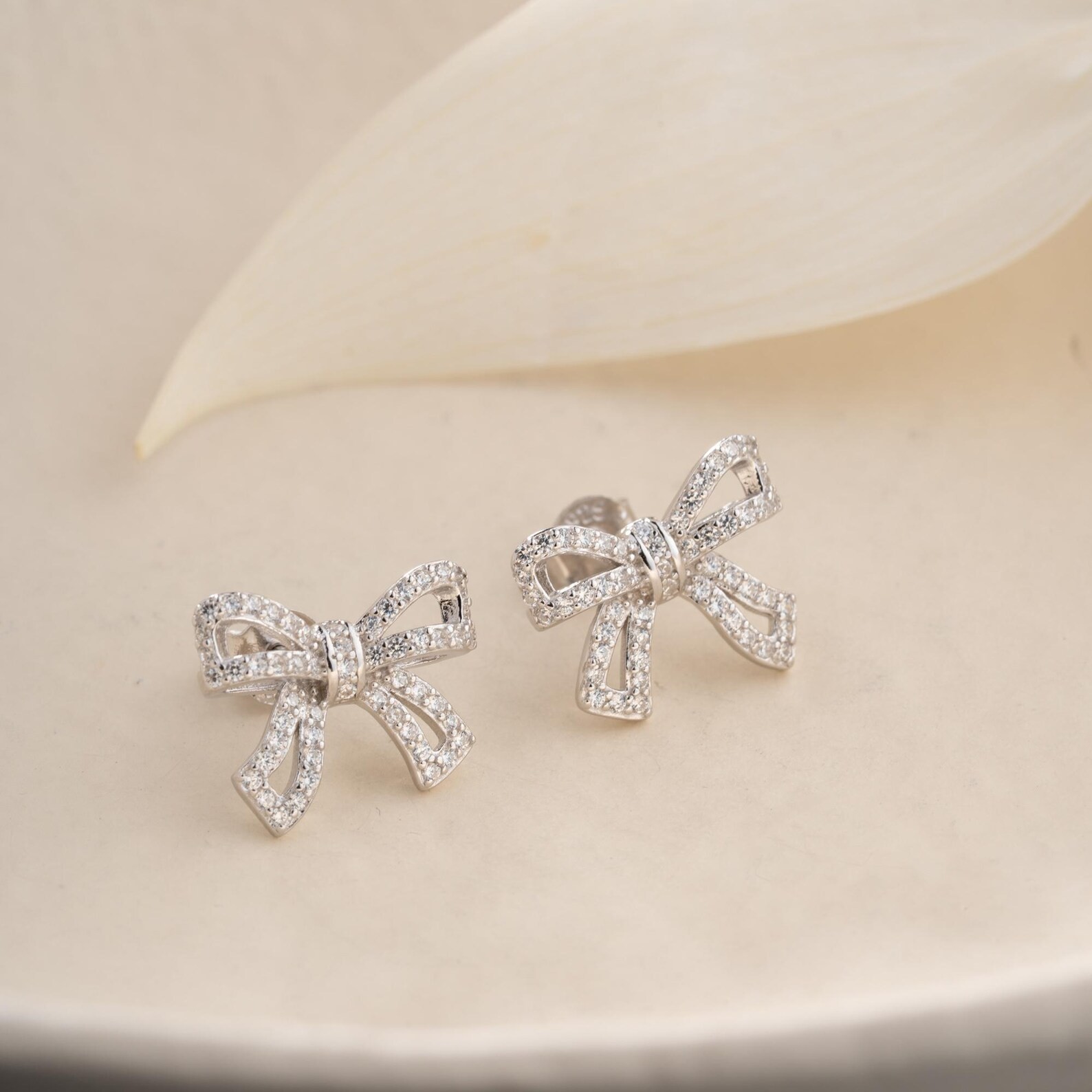 Bow Shape Natural GH/SI Diamond Cluster Earrings 14k White Gold For Party Wear