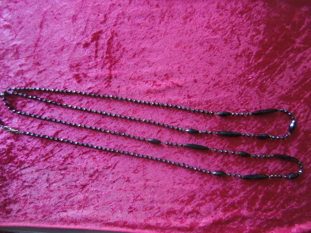J5401 ART DEC DUTCH VERY LONG BLACK Whitby Jet FLAPPER LENGTH 180 CM SEE DESCR
