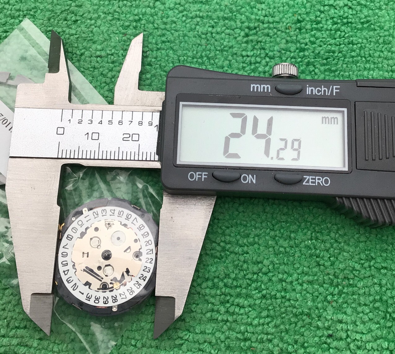 Seiko YM92 Replacement Watch Quartz Movement With Stem, Date At 3 aa