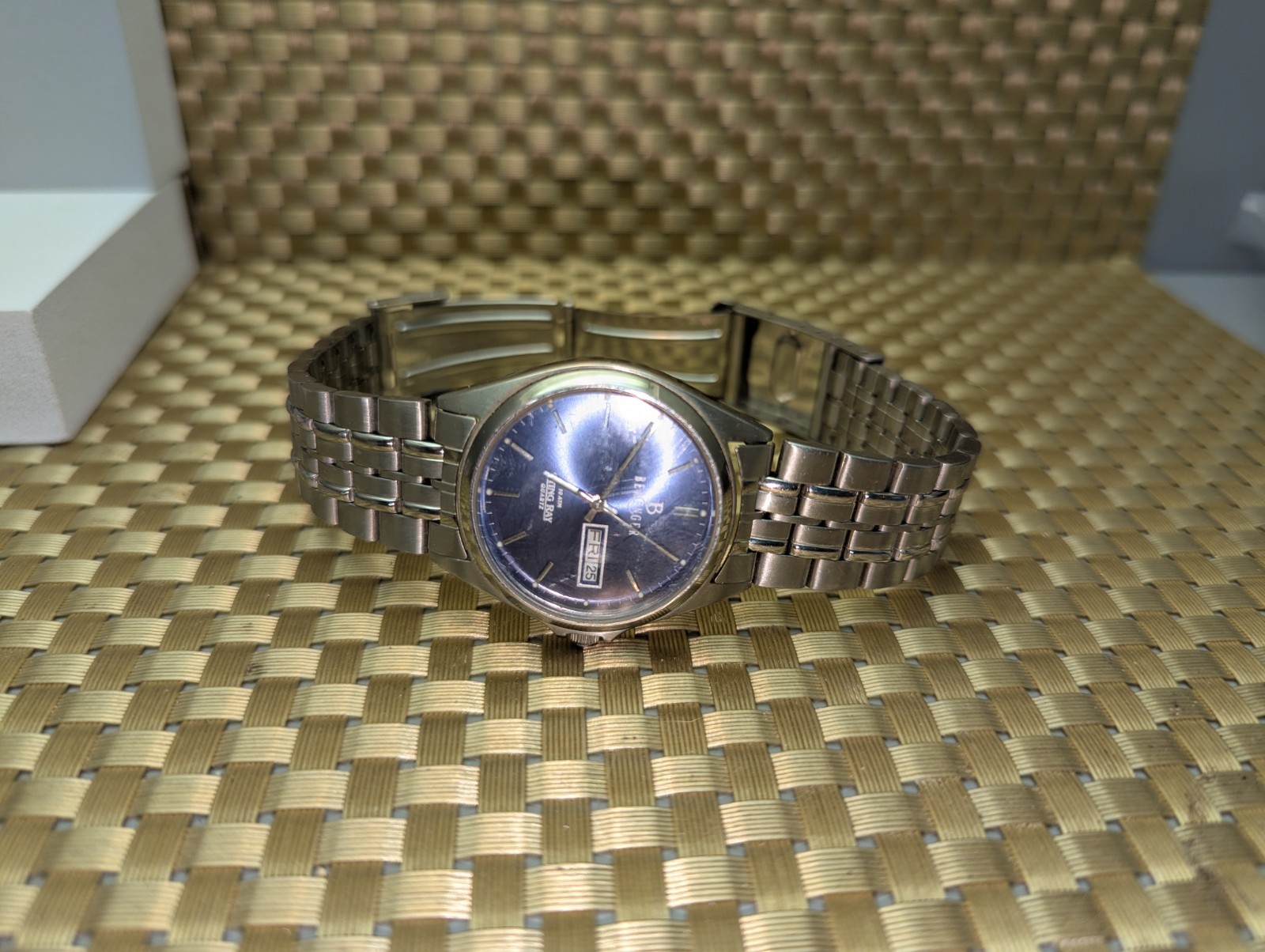 Berenger Sting Ray Quartz Watch Men 100m Analog 330 FEET Water Resistant