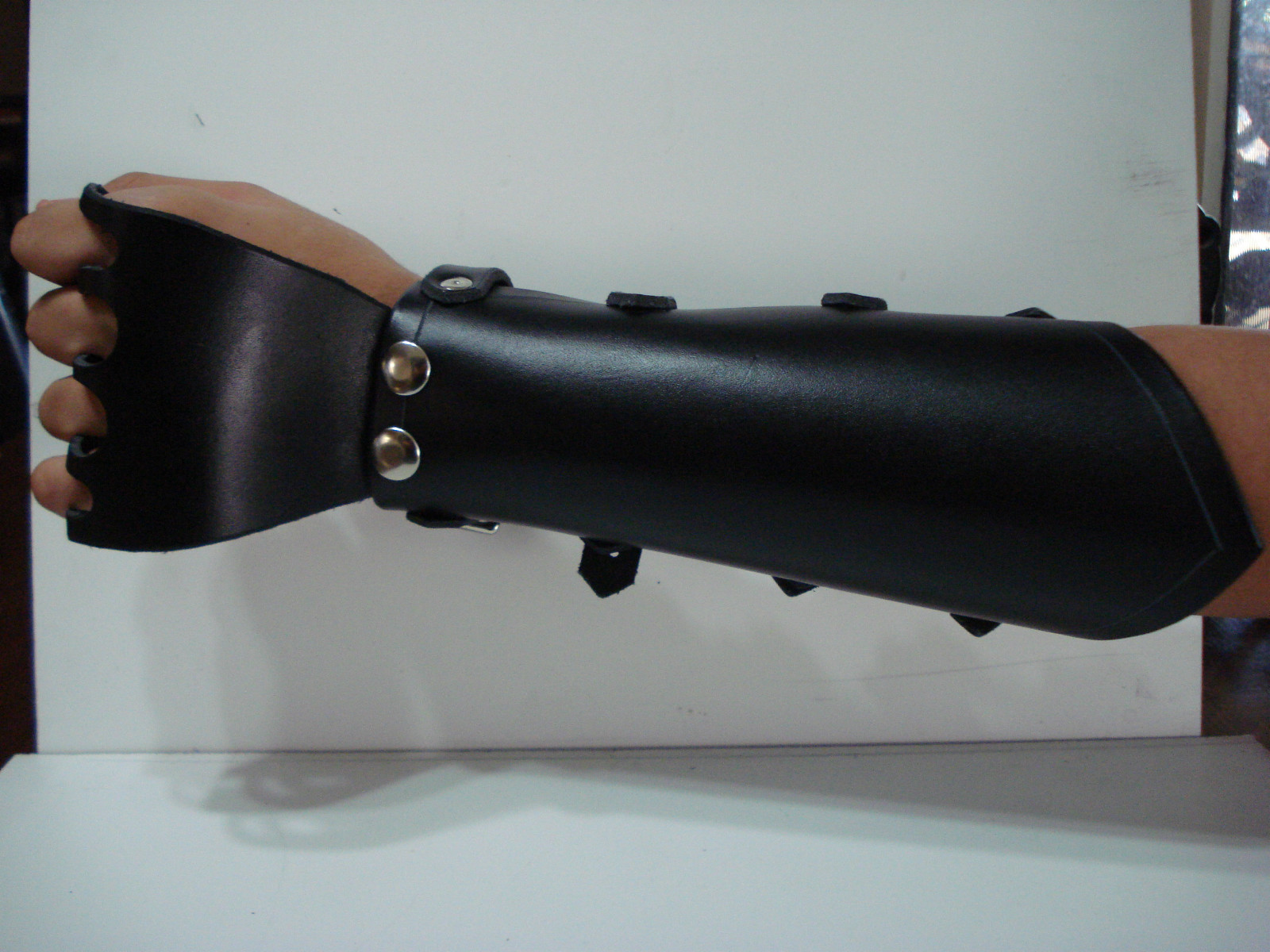 UNISEX PAIN LEATHER GAUNTLETS AND FIST. THRASH METAL…(MDLUG0272)….OVERDOSE’S