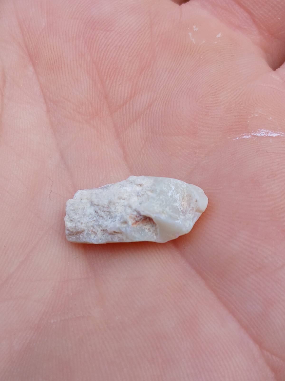 Australia Opal Mintabie Chips R802 5 Carat Faint Pink, Green Low Grade
