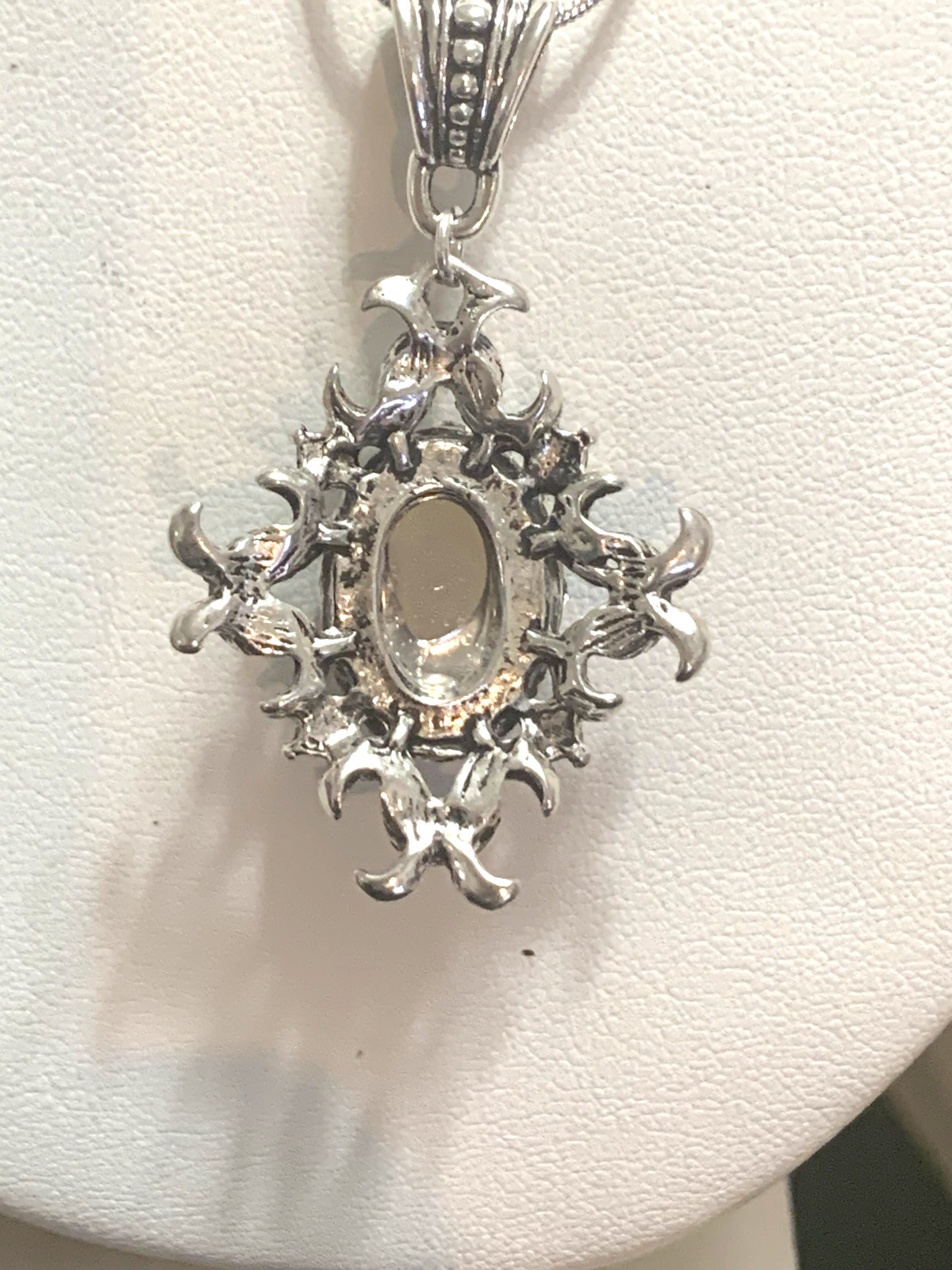 *NEW ITEM*RARE VTG.CARVED EGYPTIAN NAT.BLUE CHALCEDONY SCARAB PENDANT NECKLACE.s